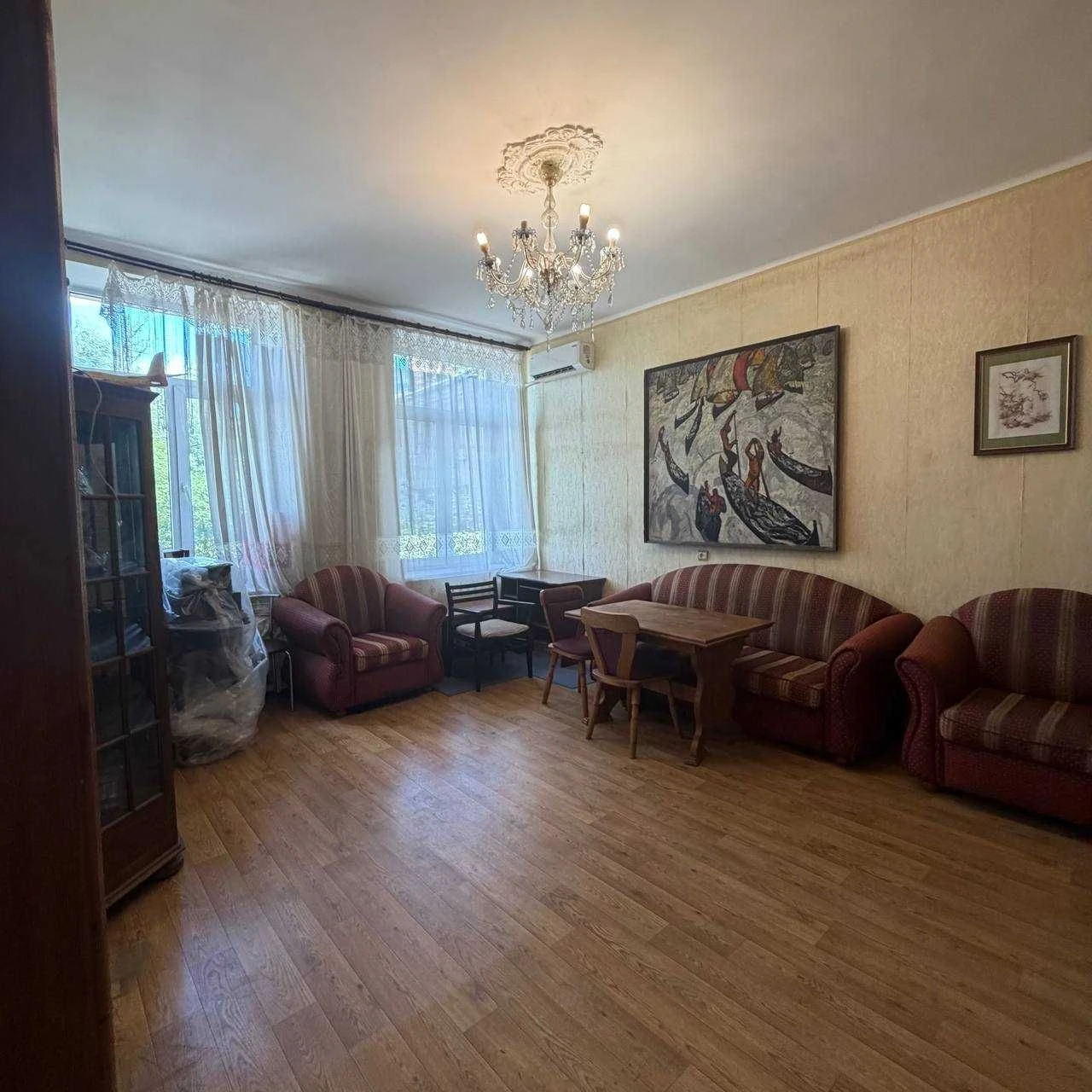 в продаже замечательная сталинка в любимом центре