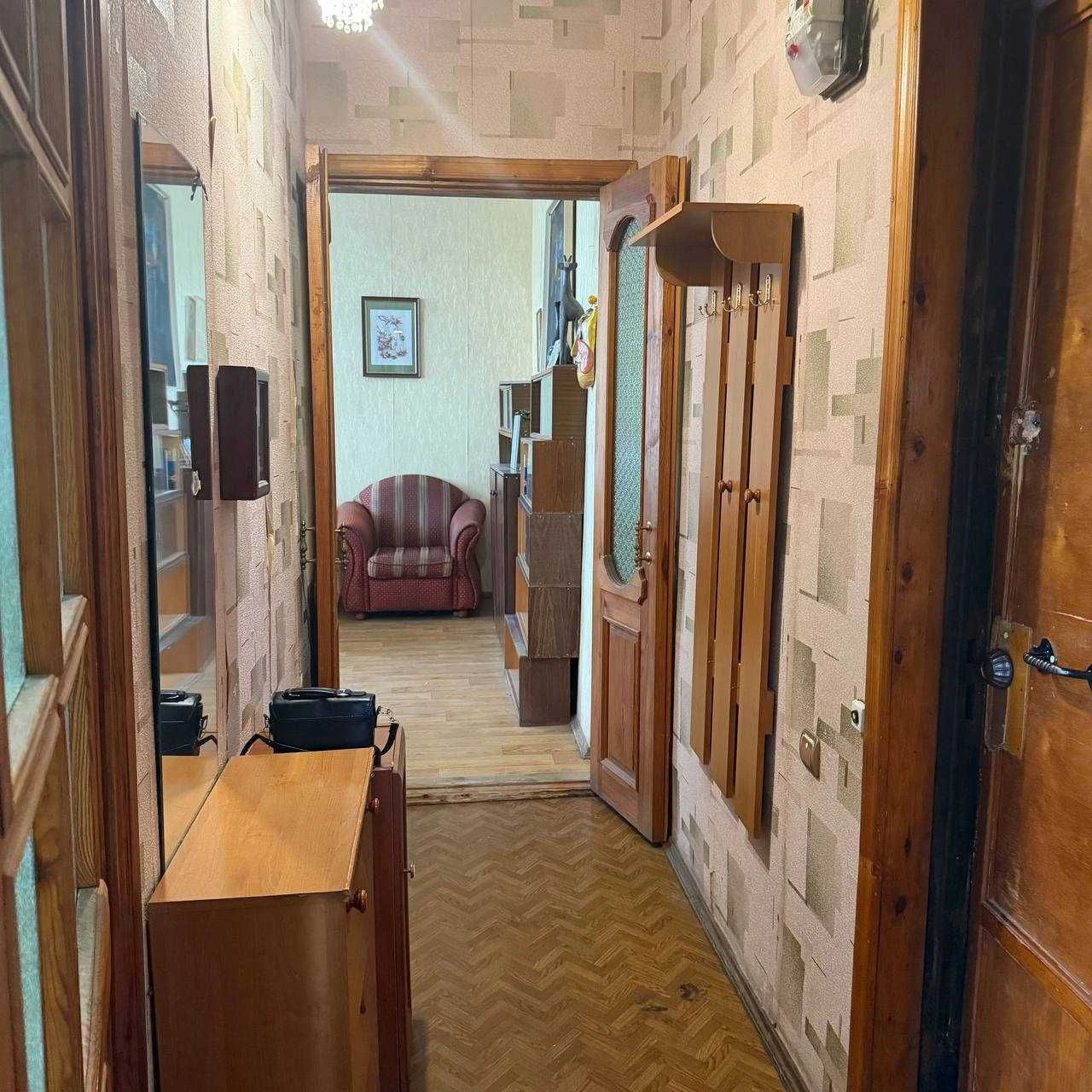 в продаже замечательная сталинка в любимом центре