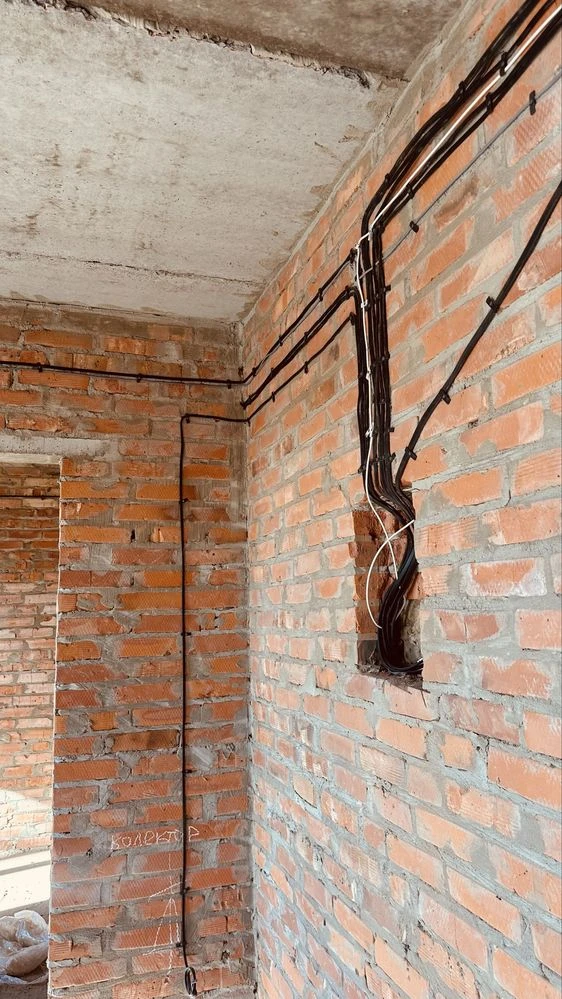 Полторушка в новобудові «Зиґ- заг» топове планування