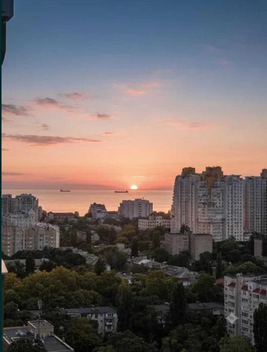 Видовая 2-комнатная квартира без ремонта 103 м² в ЖК 4 Сезон