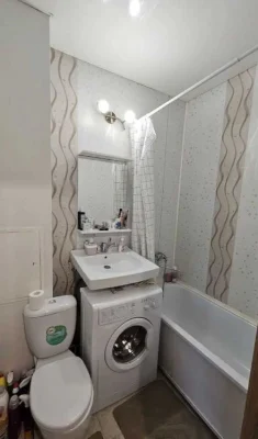 Selling a 3-room apartment with major renovations, near the Palace of Sports metro station.