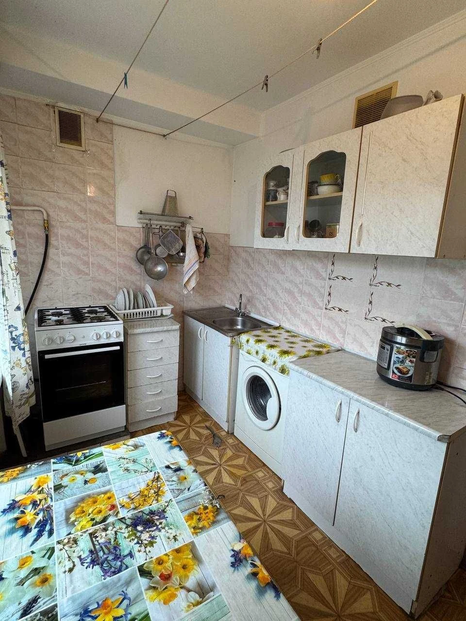 2к квартира в центрі міста, аїнки 9