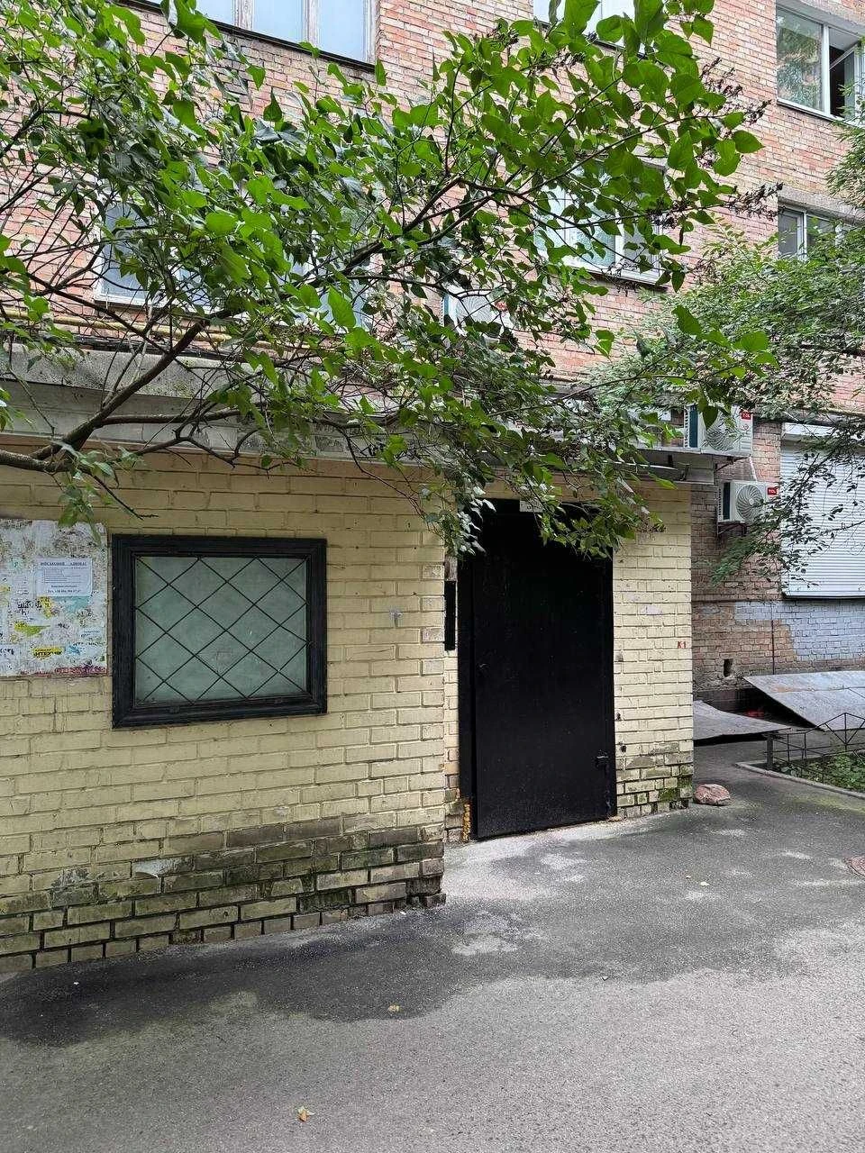 2к квартира в центрі міста, аїнки 9