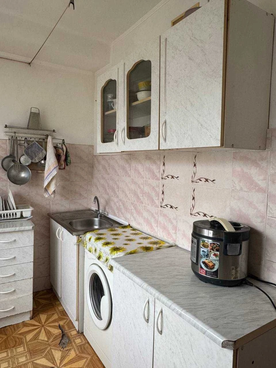2к квартира в центрі міста, аїнки 9