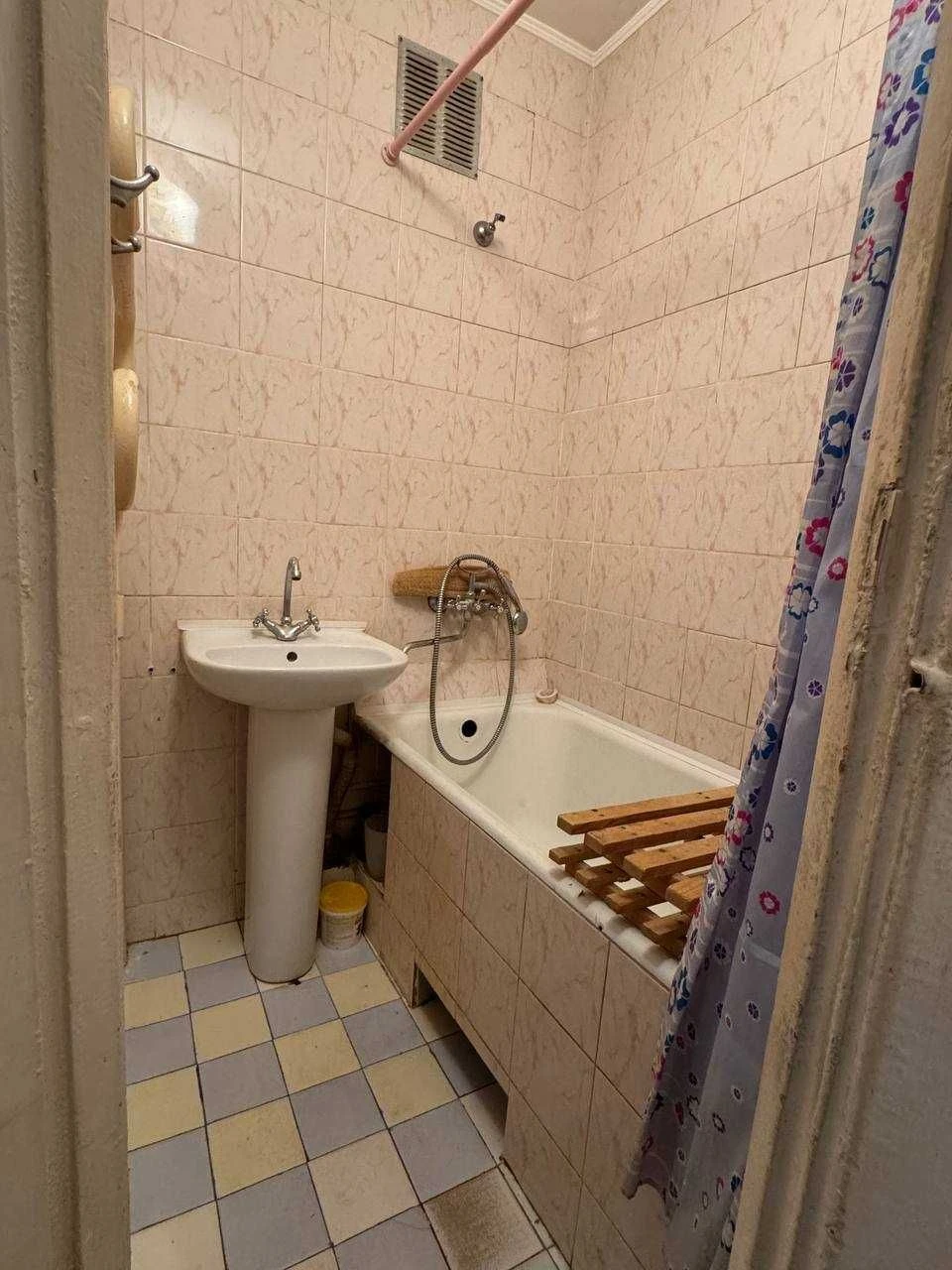 2к квартира в центрі міста, аїнки 9