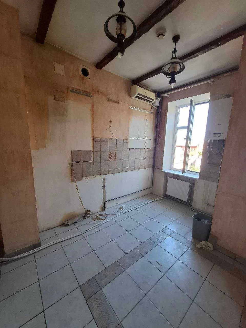 В продаже уникальная 3-к «сталинка» с АГВ в самом сердце Оде