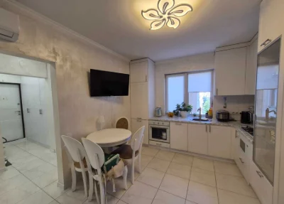 ТЦ Панорама. Велика 3-х кімнатна 70м². Ремонт