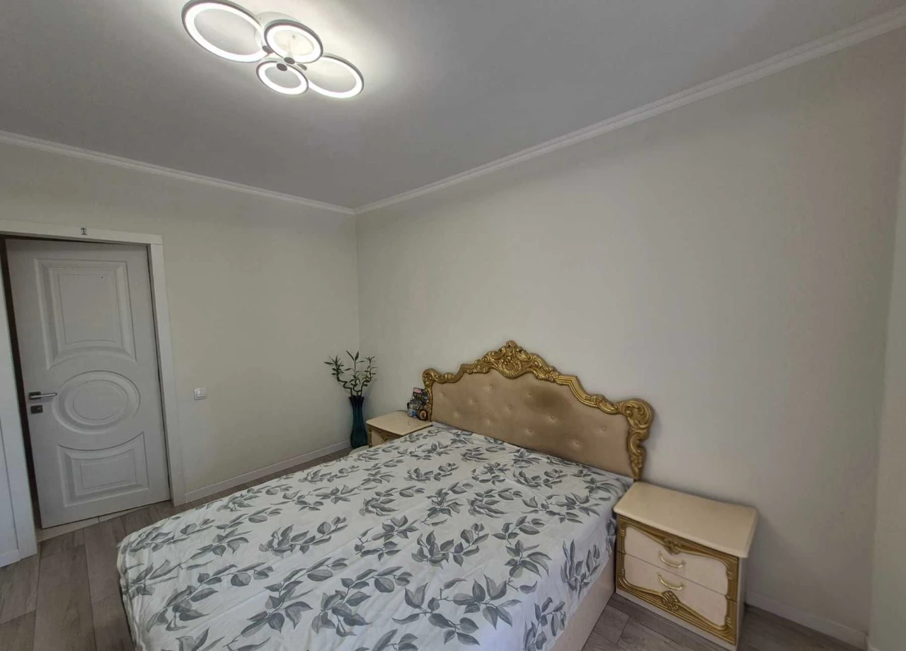 ТЦ Панорама. Велика 3-х кімнатна 70м². Ремонт
