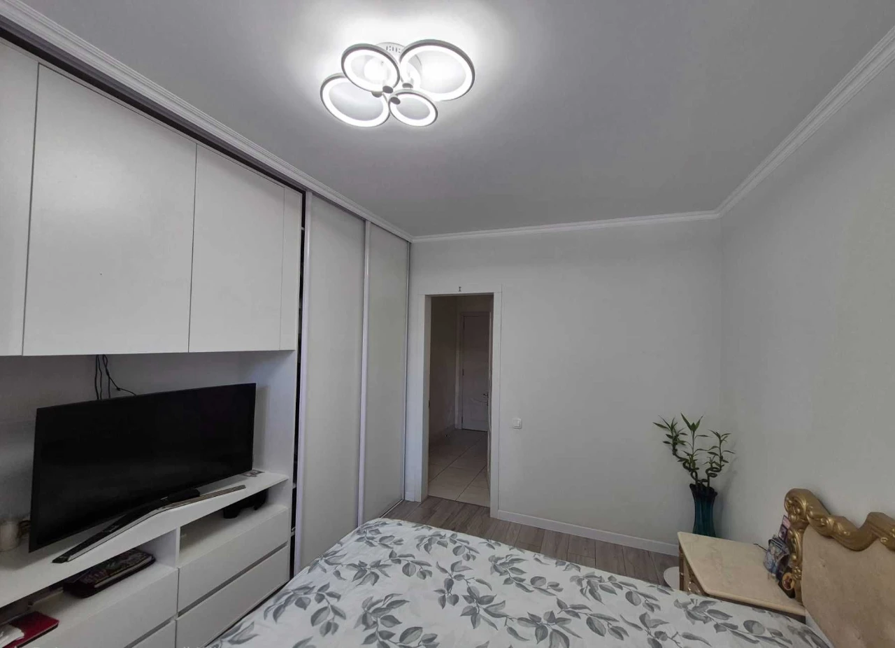 ТЦ Панорама. Велика 3-х кімнатна 70м². Ремонт