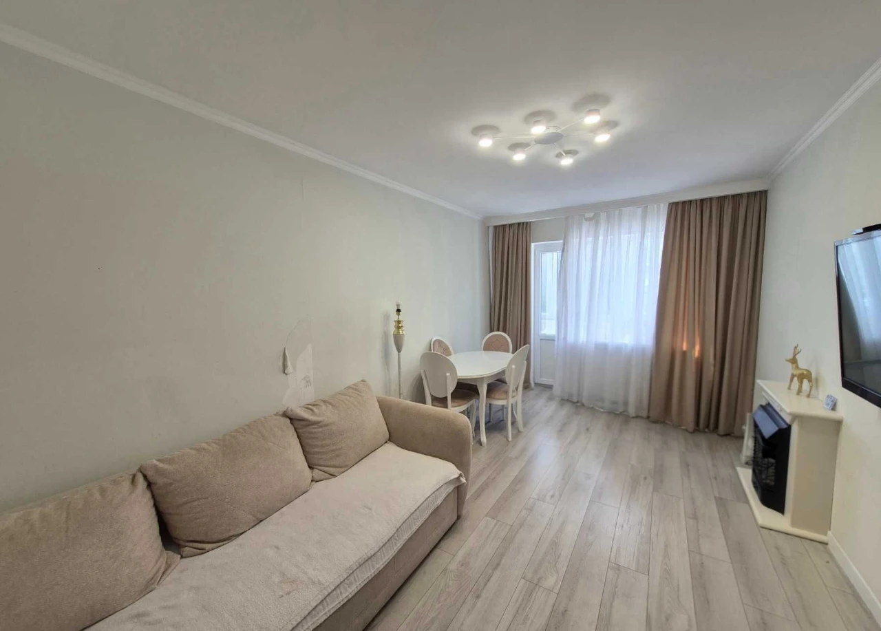 ТЦ Панорама. Велика 3-х кімнатна 70м². Ремонт