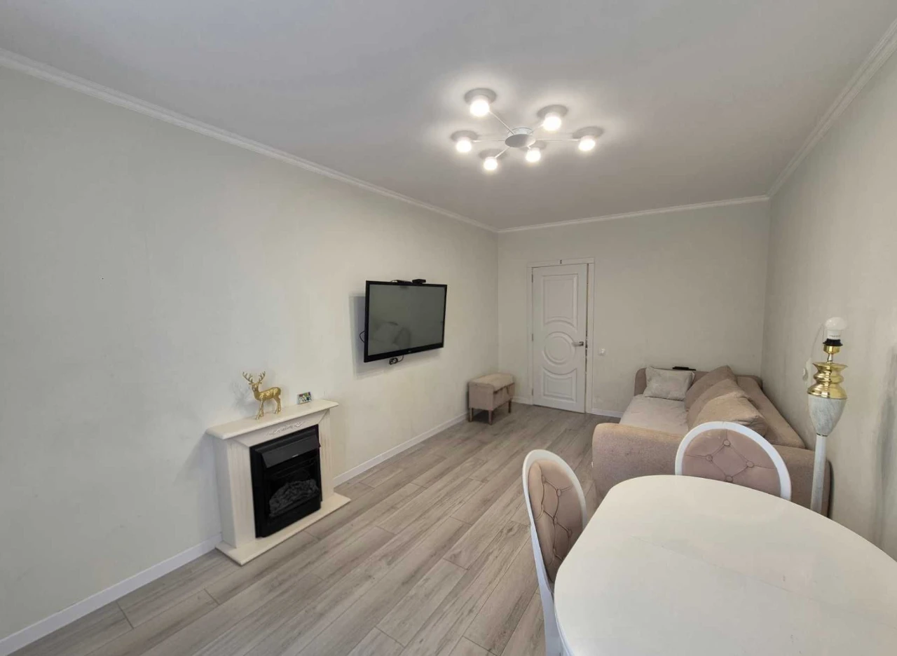 ТЦ Панорама. Велика 3-х кімнатна 70м². Ремонт