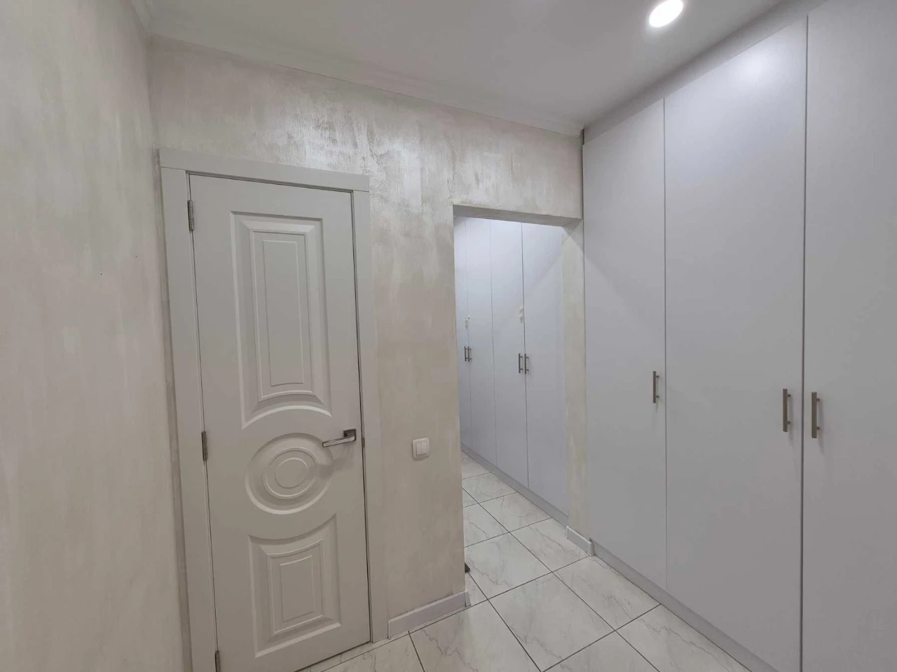 ТЦ Панорама. Велика 3-х кімнатна 70м². Ремонт