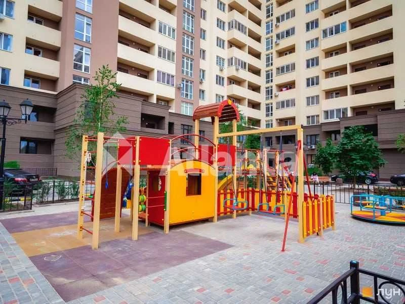Дуже гарного планування 3-кімнатна квартира 73.5 м² з ремонт