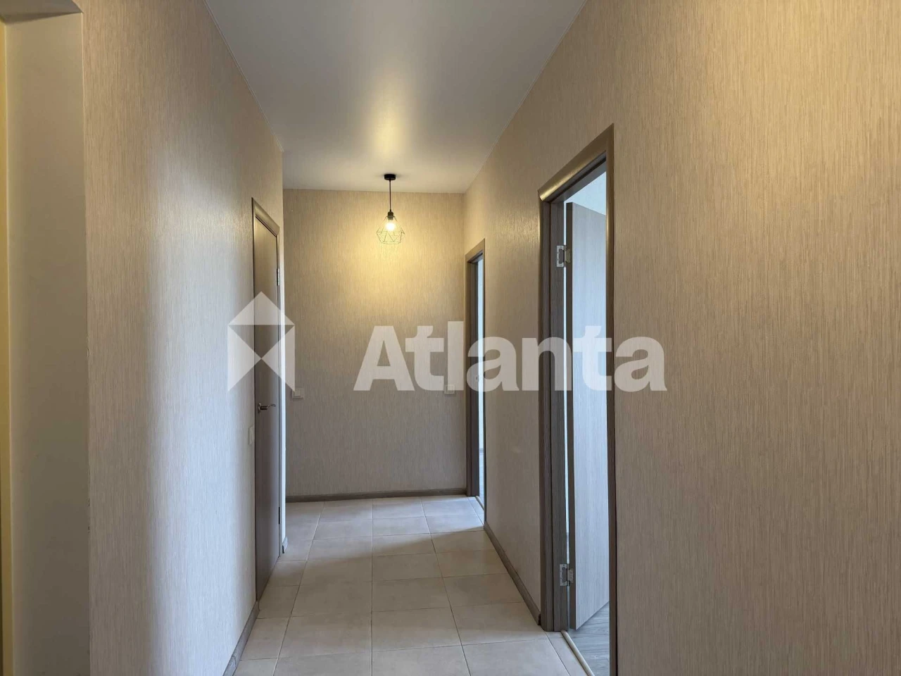 Дуже гарного планування 3-кімнатна квартира 73.5 м² з ремонт