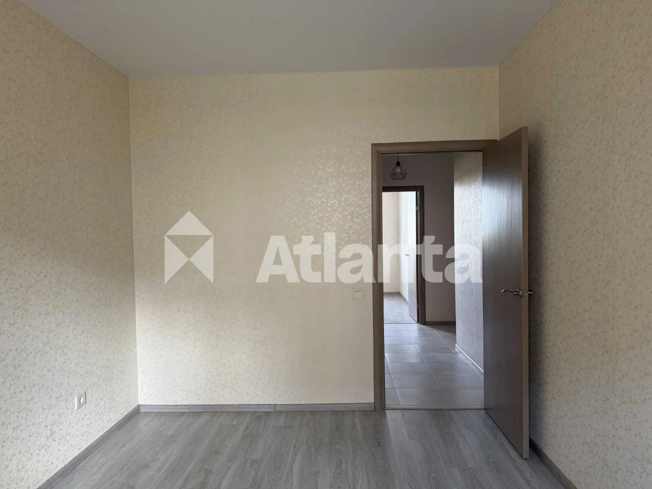 Дуже гарного планування 3-кімнатна квартира 73.5 м² з ремонт