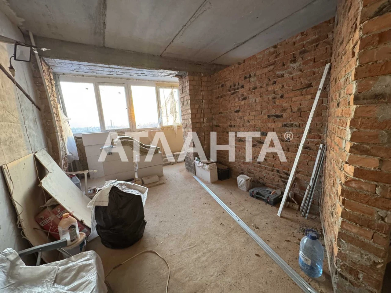 Большая 1-ком кв-ра 700$/кв.м. в новом кирпичном доме ЖК Пар