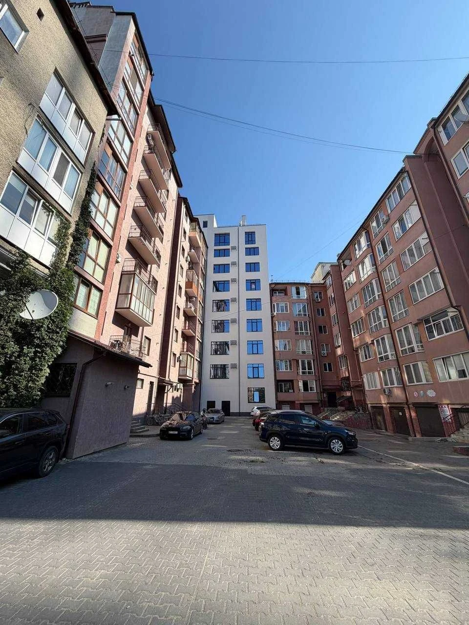 Продаж двокімнатної квартири в центрі міста
