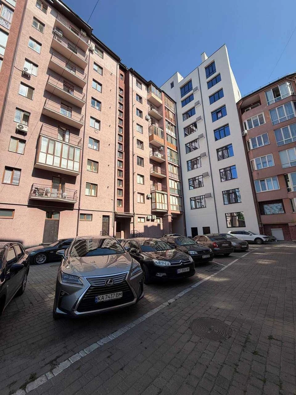 Продаж двокімнатної квартири в центрі міста