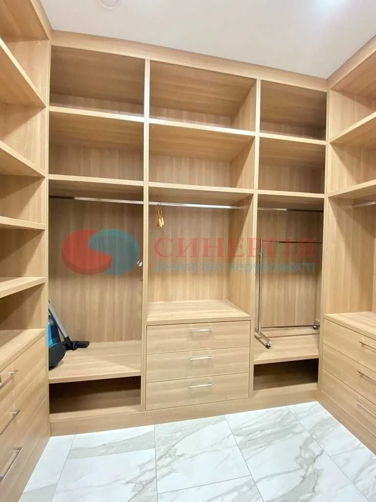 Оренда Кловський узвіз 7а, 3к квартира + паркомісце. Печерсь