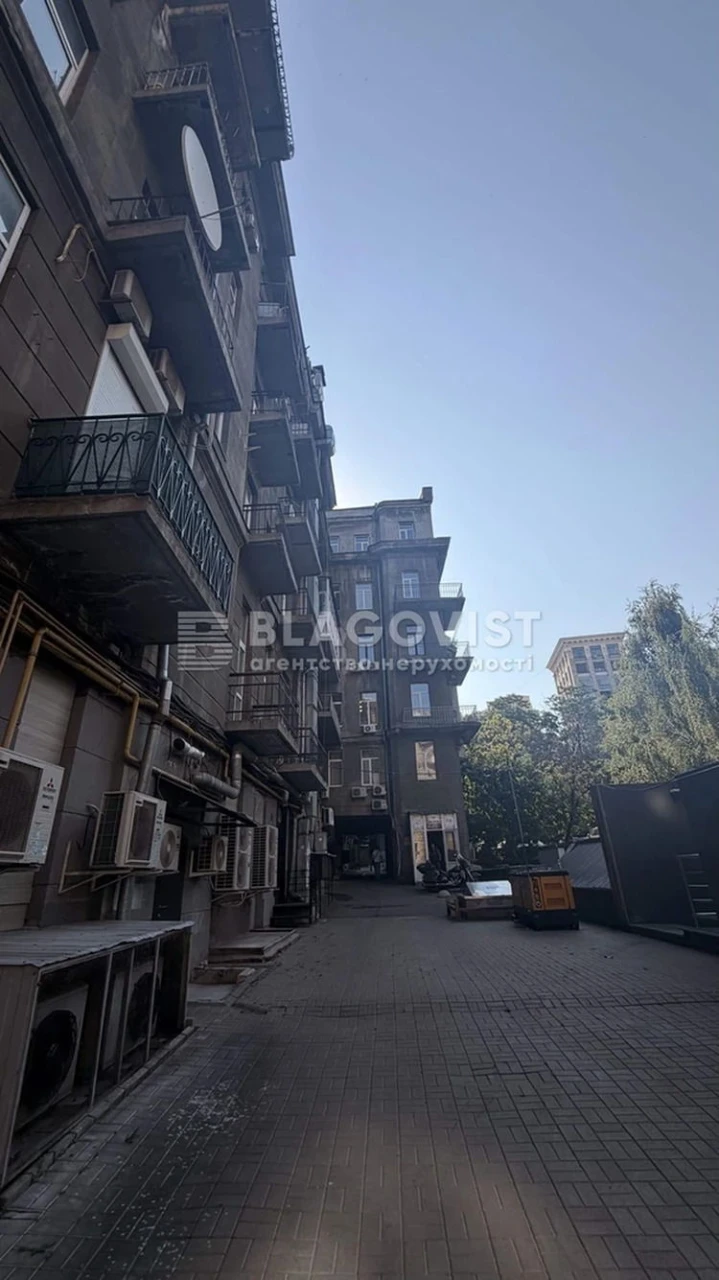 Продаж квартири вул. Хрещатик 15 в Києві / W-7471403