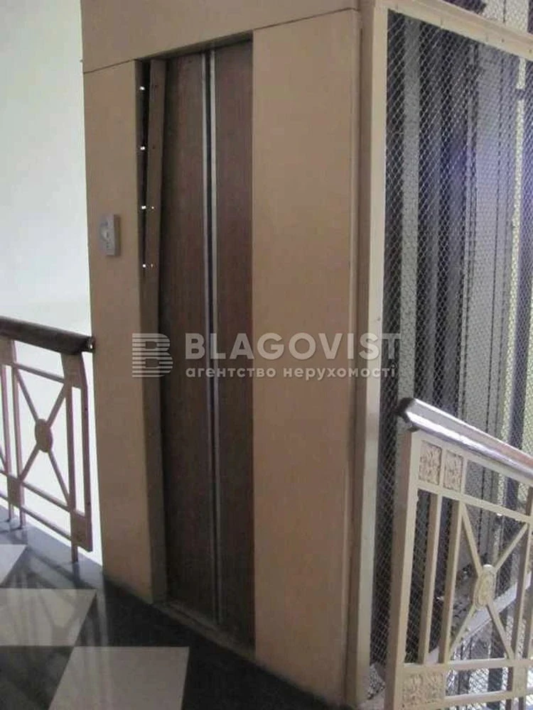 Продаж квартири вул. Хрещатик 15 в Києві / W-7471403
