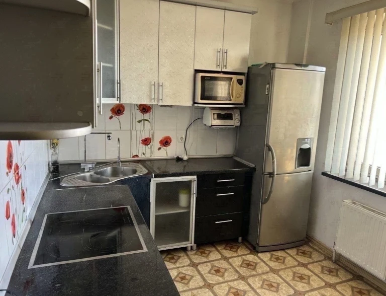 2 х комн. квартира  в крепком  ,монолитном доме. Утеплён  .