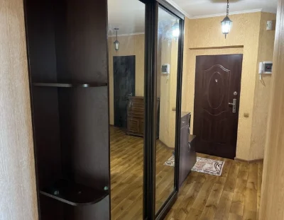 2 х комн. квартира  в крепком  ,монолитном доме. Утеплён  .