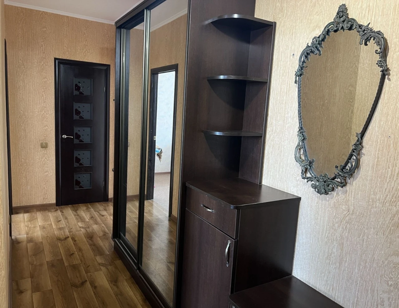2 х комн. квартира  в крепком  ,монолитном доме. Утеплён  .