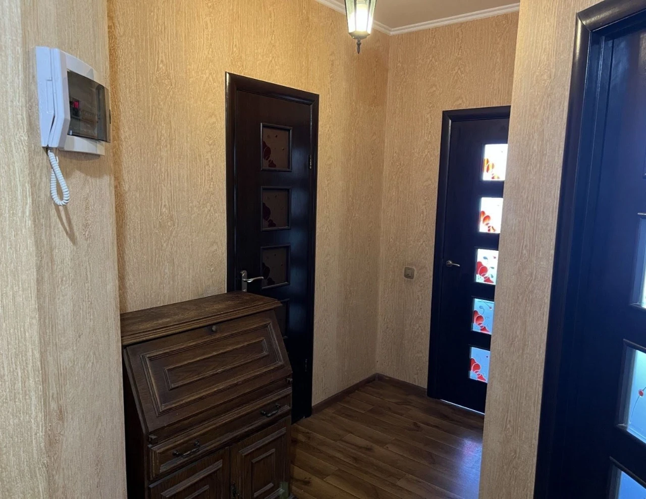 2 х комн. квартира  в крепком  ,монолитном доме. Утеплён  .