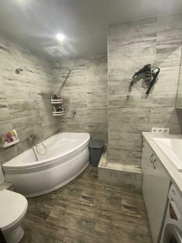 Продам 3 к кв з кап ремонтом Залютине (Залютино)