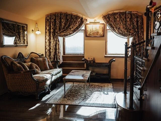Продаж 5 кімн.квартира 140 м² 1/2 ц вул.Паркова 450000$