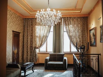 Продаж 5 кімн.квартира 140 м² 1/2 ц вул.Паркова 450000$