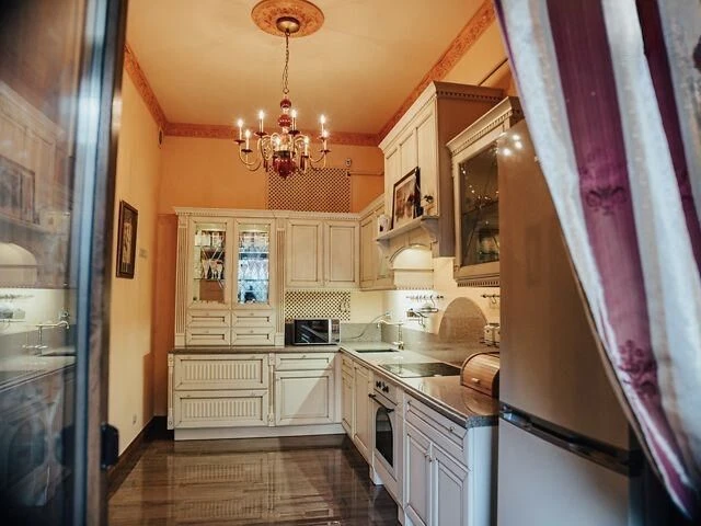 Продаж 5 кімн.квартира 140 м² 1/2 ц вул.Паркова 450000$
