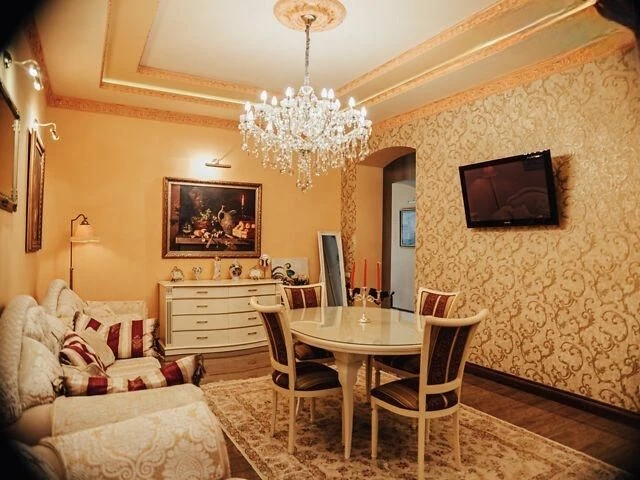 Продаж 5 кімн.квартира 140 м² 1/2 ц вул.Паркова 450000$