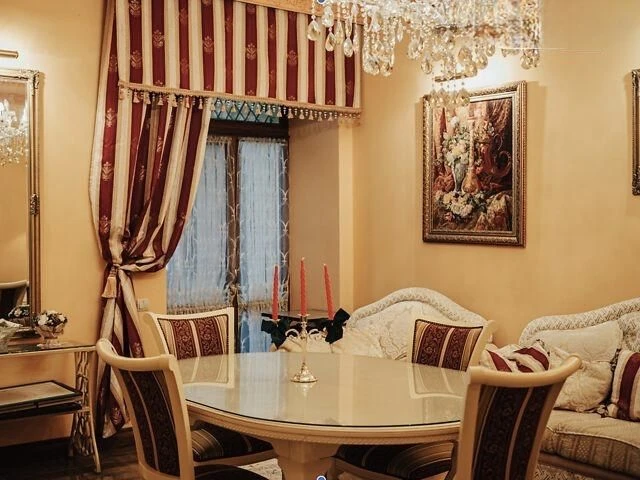 Продаж 5 кімн.квартира 140 м² 1/2 ц вул.Паркова 450000$