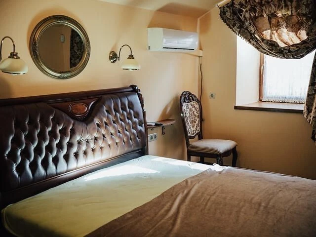 Продаж 5 кімн.квартира 140 м² 1/2 ц вул.Паркова 450000$