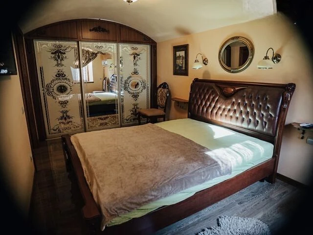 Продаж 5 кімн.квартира 140 м² 1/2 ц вул.Паркова 450000$