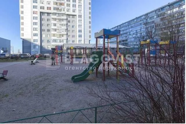 Без комісії для покупця терміново продаж Київ Дніпровська на