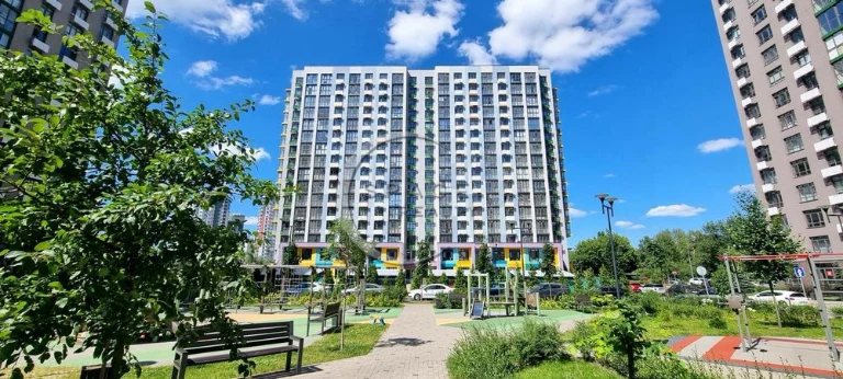 Продаж 3 кімнатної квартири ЖК Місто Квітів Тираспольська 52