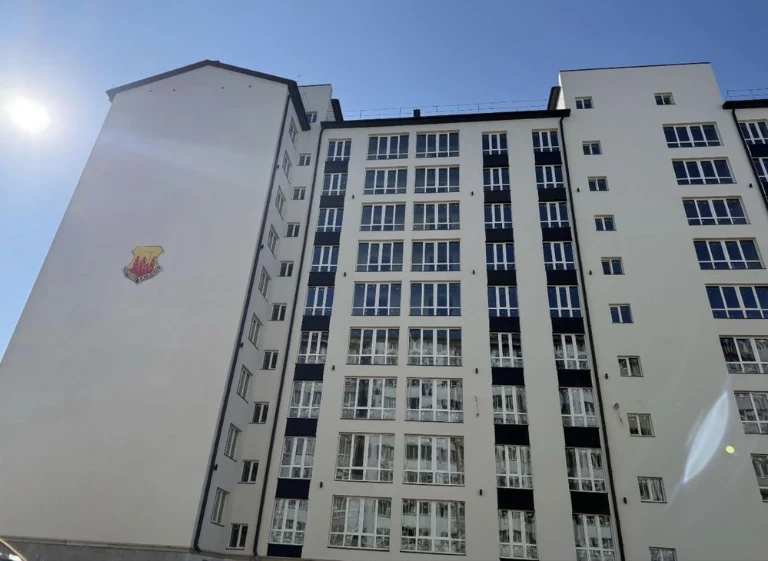 Продається велика 1-кімнатна квартира в новобудові