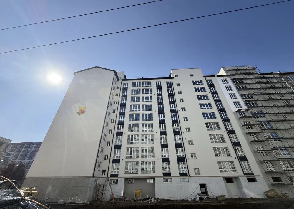 Продається велика 1-кімнатна квартира в новобудові