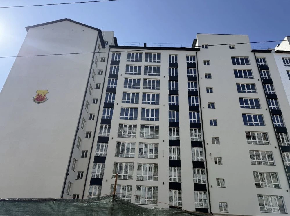 Продається велика 1-кімнатна квартира в новобудові