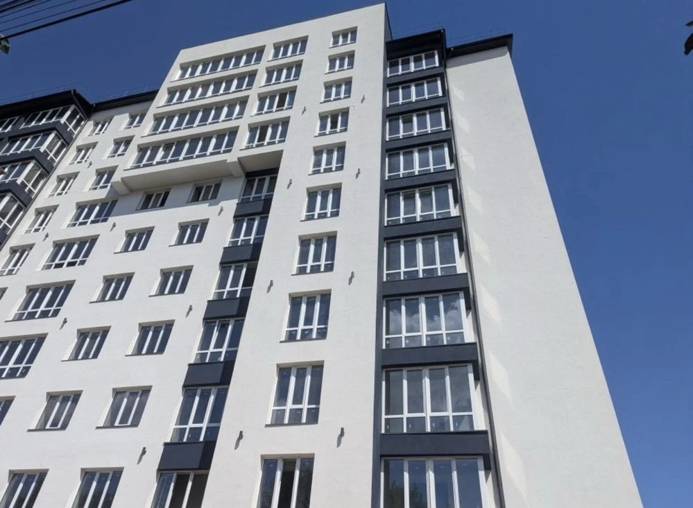 Продається велика 1-кімнатна квартира в новобудові