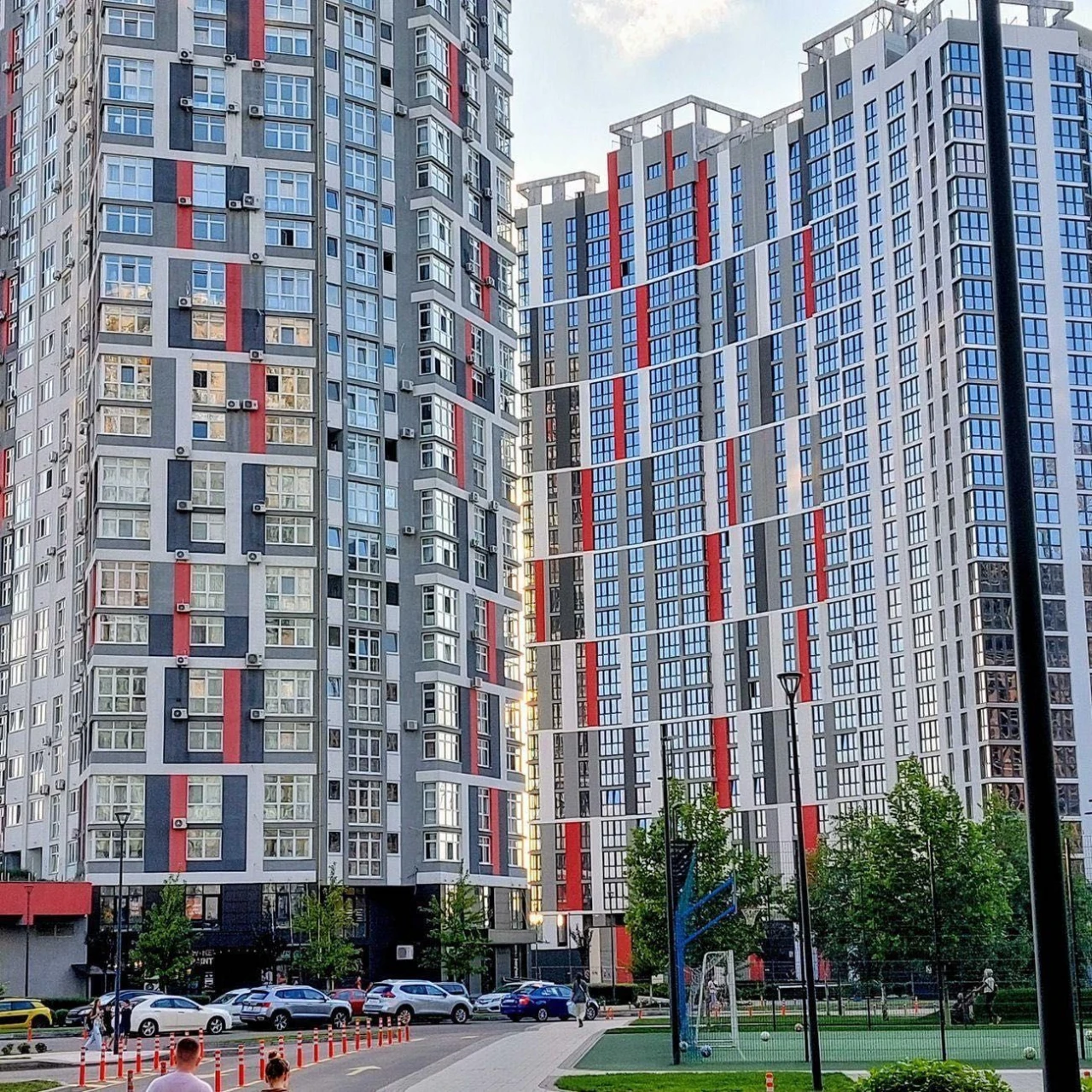 Продаж паркомісця в 17(28 )Будинку верхній рівень ЖК Русанів