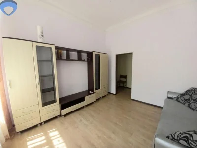 Продам 2 комн квартиру на Серова