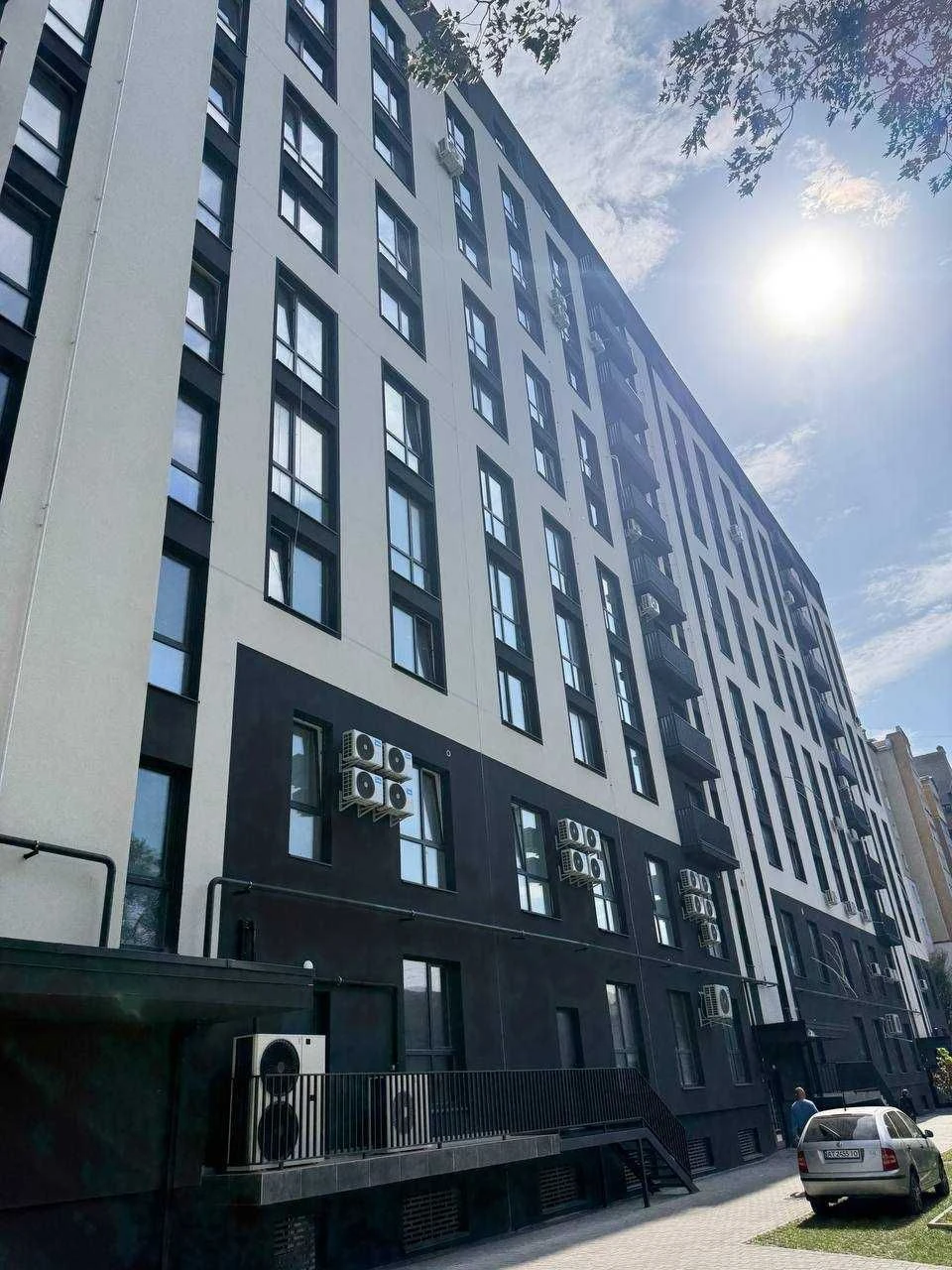 Однокімна квартира в зданому будинку в центрі