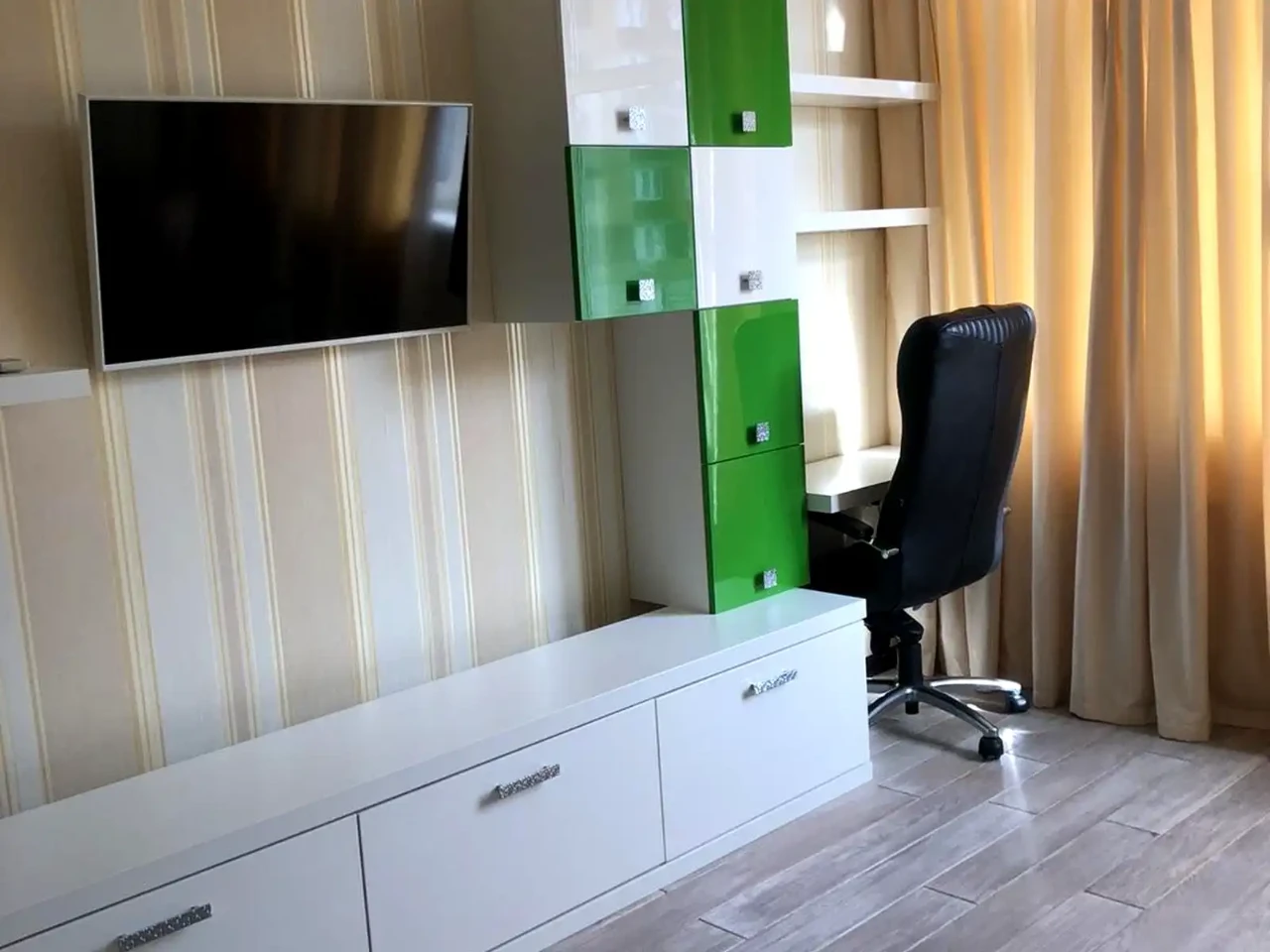 Оренда квартири 3-кімн. 97 м² 20/24 пов.