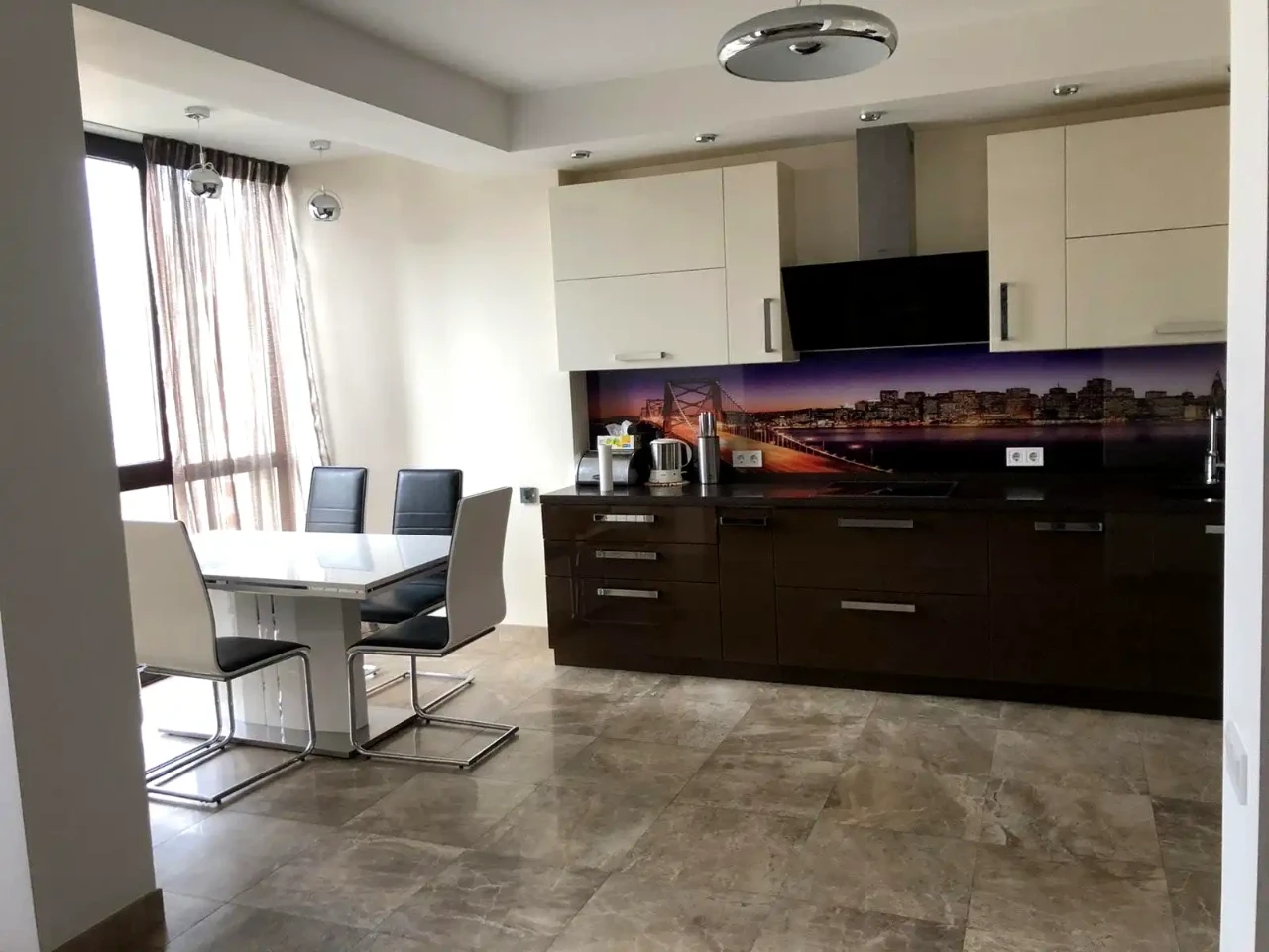 Оренда квартири 3-кімн. 97 м² 20/24 пов.