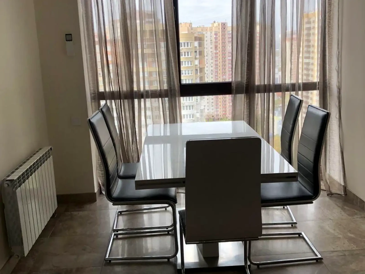 Оренда квартири 3-кімн. 97 м² 20/24 пов.