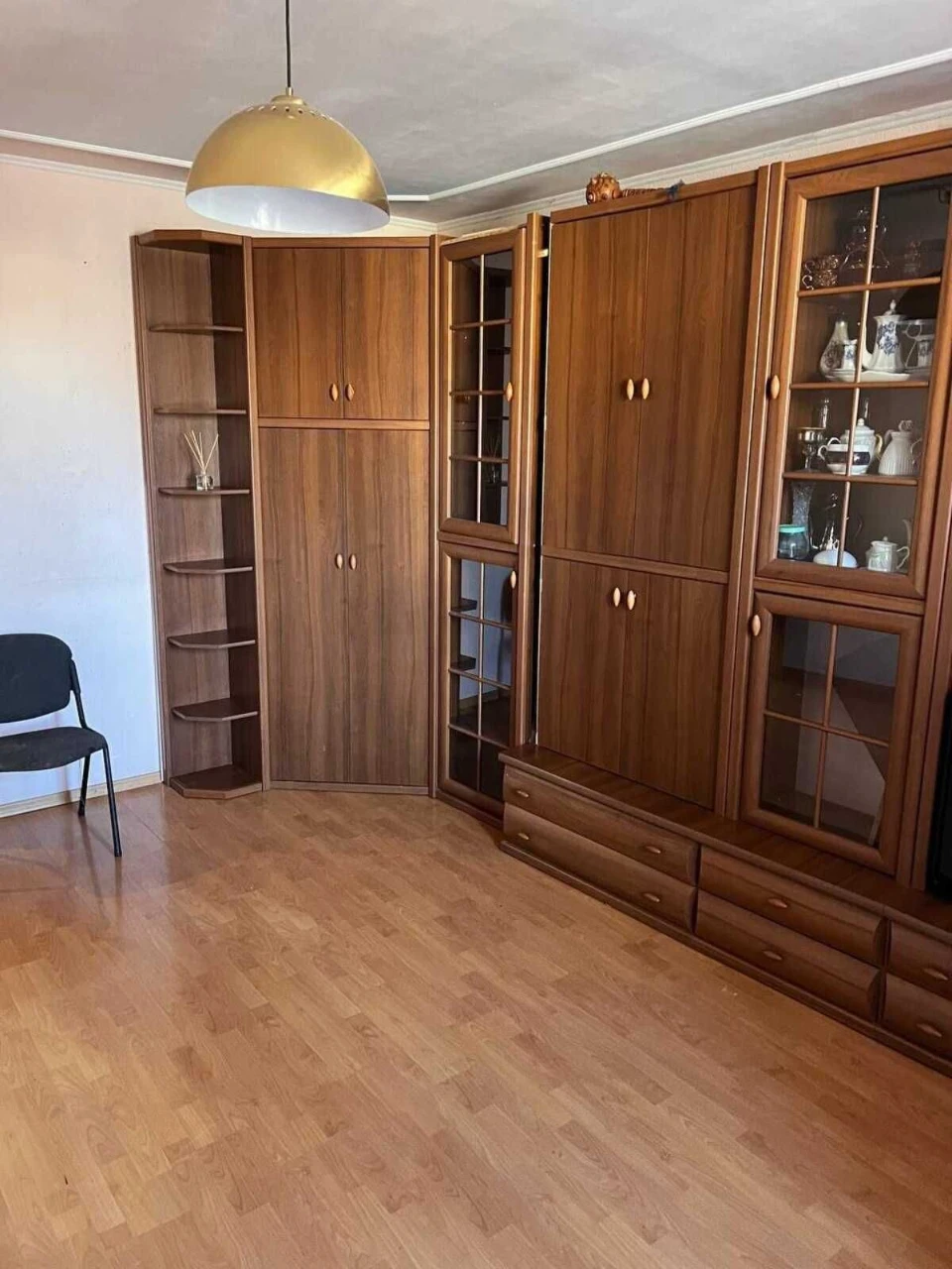 Продається 2-кімнатна квартира з частиною землі мікрорайон В